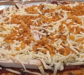 How to Make a Tasty Thanksgiving Pizza Using Your Leftovers