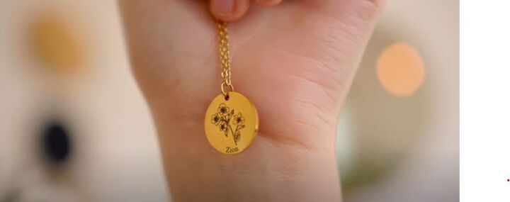my minimalist jewelry collection gold classic meaningful jewelry, Gold necklace with a flower
