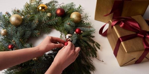 53 creative ways to be frugal at christmas, creative ways to be frugal at Christmas like gifting your skills