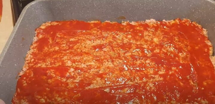 2 super easy cheap meals for big families of up to 12, Meatloaf with ketchup