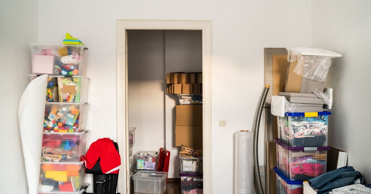 Extreme Declutter Before & After: She Went From Hoarder to Minimalist ...