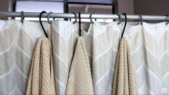 7 different ways to organize your home using s hooks, Organizing towels with S hooks