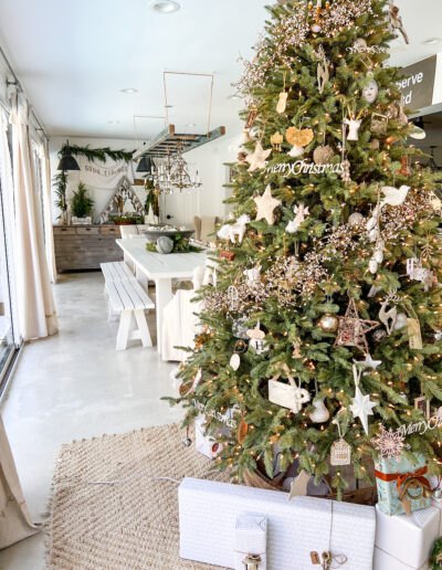 how to use christmas ornaments for quick and easy holiday decorating