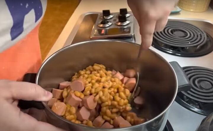 4 extreme budget meals for a family of 4 cook dinner for 5 or less, How to make beanie weenies with cornbread
