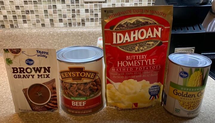 3 emergency shelf stable recipes you can make with a prepper pantry, Ingredients for the beef gravy and potatoes