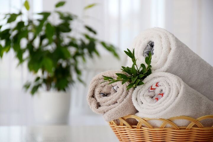 10 interior design hacks to make your home look expensive, Towels rolled up in the bathroom
