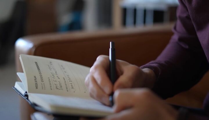 8 minimalist habits to start in 2023 in order to improve your life, Active journaling