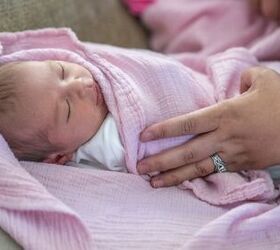 Everything she keeps in her everyday minimalist mom bag to stay on top of things