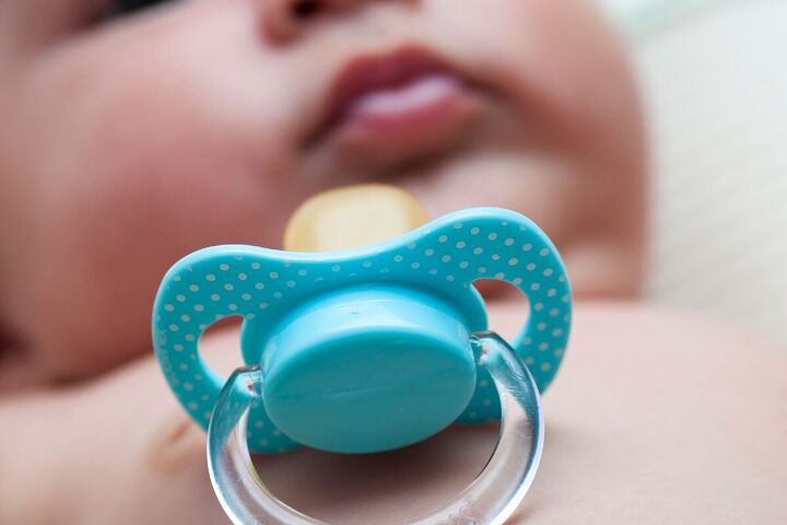 everything i keep in my everyday minimalist mom bag, Pacifier