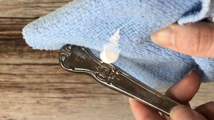 16 quick and easy tips for using toothpaste for everyday cleaning, Place some regular toothpaste on a microfiber cloth and buff tarnish off silver