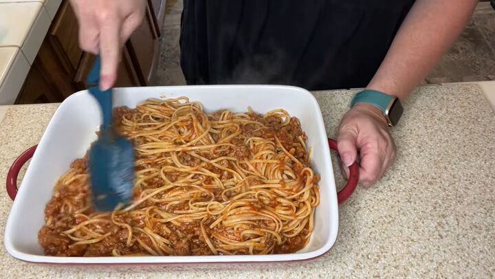 3 delicious meal ideas for a family of 4 on a budget, Pouring pasta into a casserole