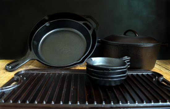 eco friendly products ideas for a sustainable kitchen, avoid chemicals by using cast iron