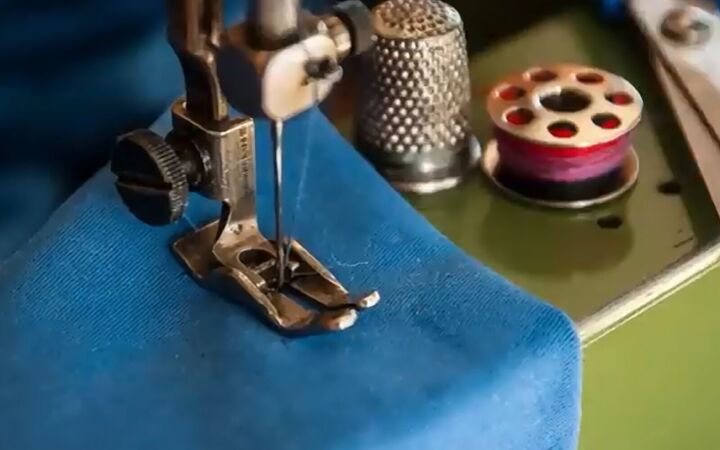 10 useful frugal living tips from the 1970s, Mending clothes with a sewing machine