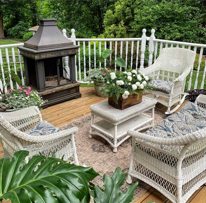 7 mistakes to avoid when designing a backyard living space, Before we updated our lower deck furniture