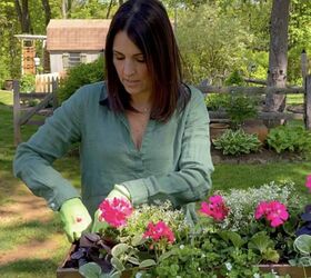 7 mistakes to avoid when designing a backyard living space, Planting flowers in the window boxes