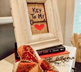 the best thrifted valentine s decor ideas, Vintage Photo Frame with book page and vintage key Quilt hearts