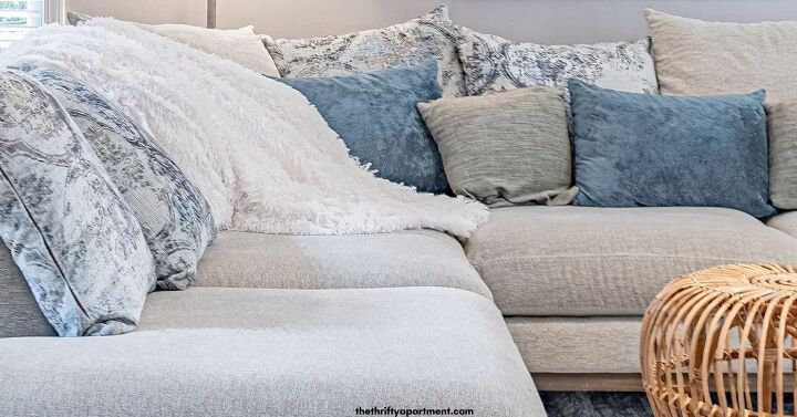 18 cozy living room ideas on a budget, throw pillows in cozy living room