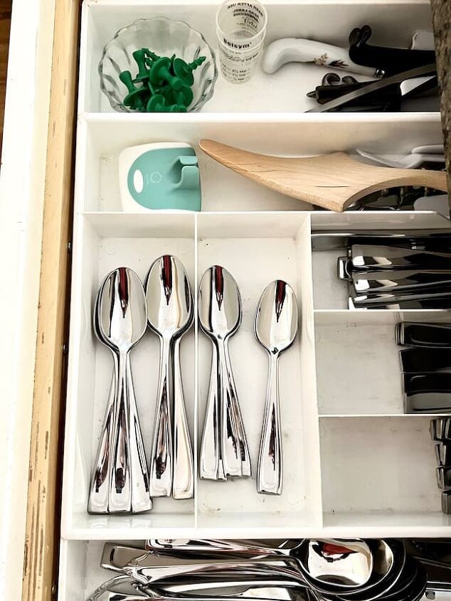 25 simple ideas for how to declutter your kitchen, Utensil drawer organizer to declutter your kitchen drawers
