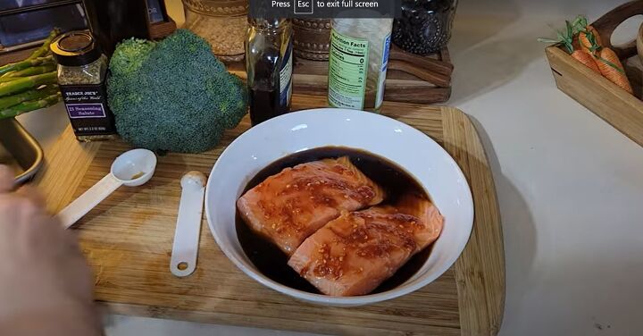 3 quick easy tasty ideas for dinner on a budget, Marinating the salmon