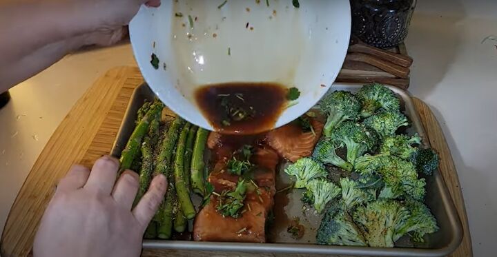 3 quick easy tasty ideas for dinner on a budget, Drizzling the marinade on the salmon