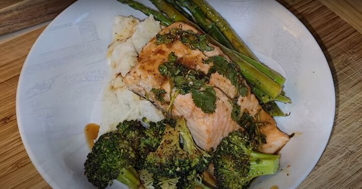 3 quick easy tasty ideas for dinner on a budget, Sheet pan salmon with veggies and mash