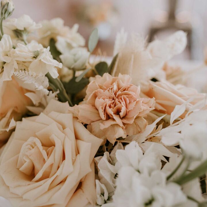 20 unbelievable tips for saving money on a wedding, Tips for saving money on a wedding flowers