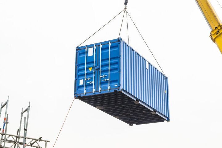 how they build a container home between two cliffs, Shipping container on a crane