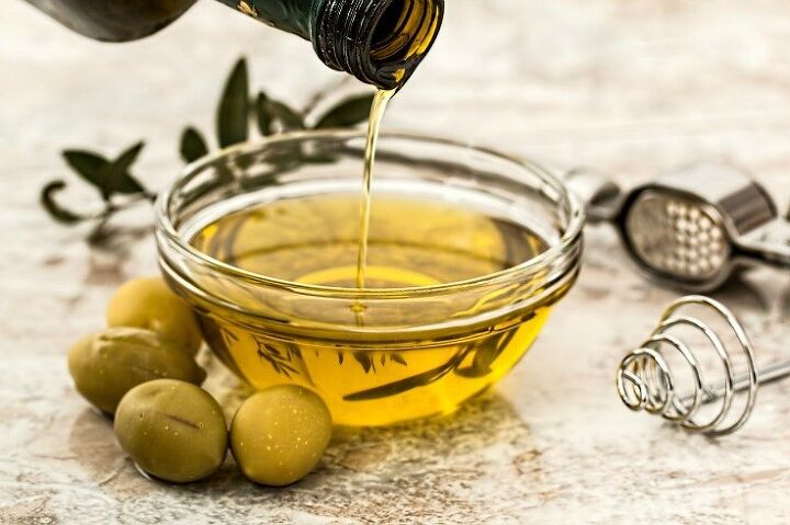 home remedies for chapped hands, 8 amazing olive oil beauty hacks