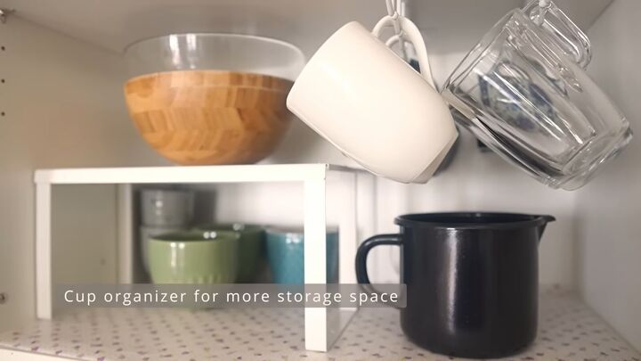 25 simple practical home organization hacks you need to see, Hanging up your cups
