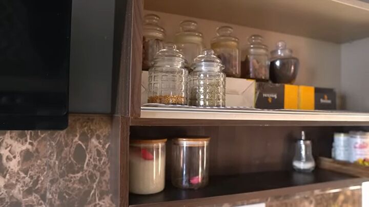 25 simple practical home organization hacks you need to see, Organizing using vertical space