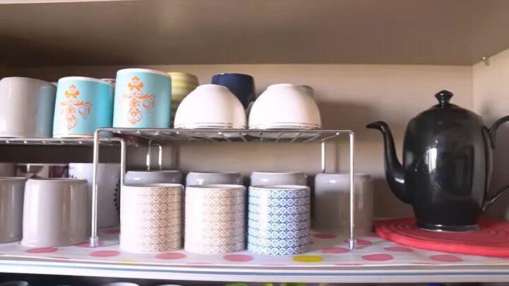 25 simple practical home organization hacks you need to see, Lining shelves with foam for crockery