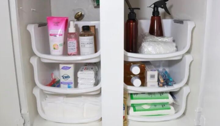 5 surprising ways you can organize using stackable baskets, Organizing toiletries with stackable baskets