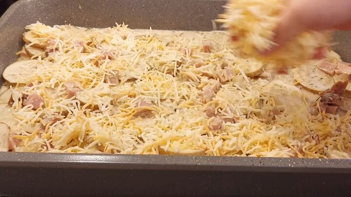 2 cheap easy casseroles that are perfect for families, Covering the casserole with cheese