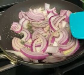 5 quick easy 5 ingredient meals you can make on a budget, Frying red onions