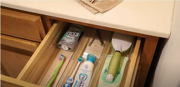 5 small bathroom organization ideas to keep your space tidy, Storing bathroom items in drawers