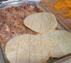 7 easy meals for large families on a budget, How to make a casserole with tortillas