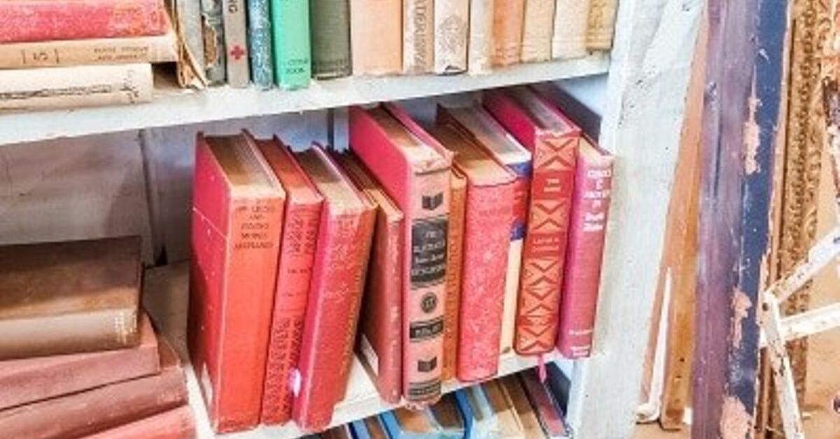Using Books The Best Ways To Use Books In Your Decorating | Simplify