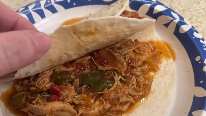 3 easy tasty cheap crockpot meals that serve 4 people, Chicken fajitas served on tortillas