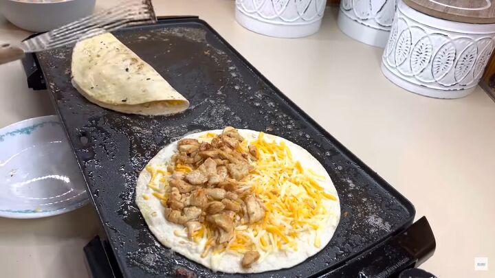 the best copycat fast food recipes you need to try, Copycat Taco Bell chicken quesadillas