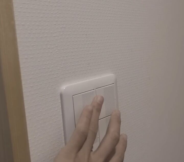 japanese minimalist lifestyle does minimalism save money, Turning off a light switch