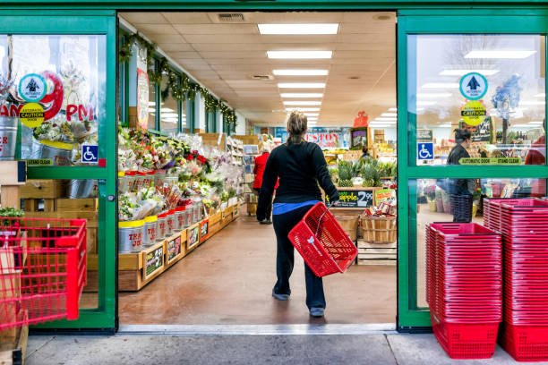 6 products that are always cheaper at aldi, Shopping at a grocery store