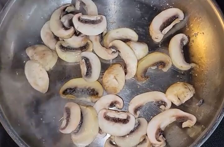 3 cheap quick easy weeknight meals for families, Cooking mushrooms