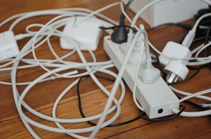 6 unexpected uses for paperclips wow, Using a paperclip as a cable organizer