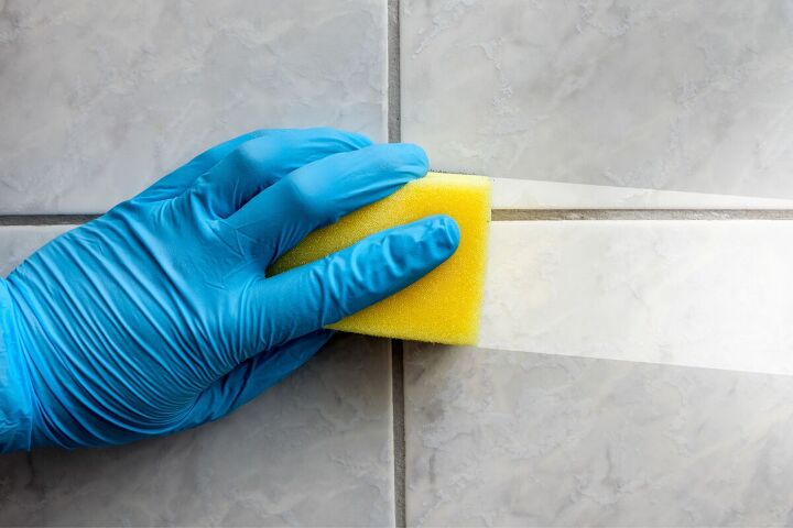 30 viral cleaning hacks you can do with scrub daddy products, Cleaning with a sponge