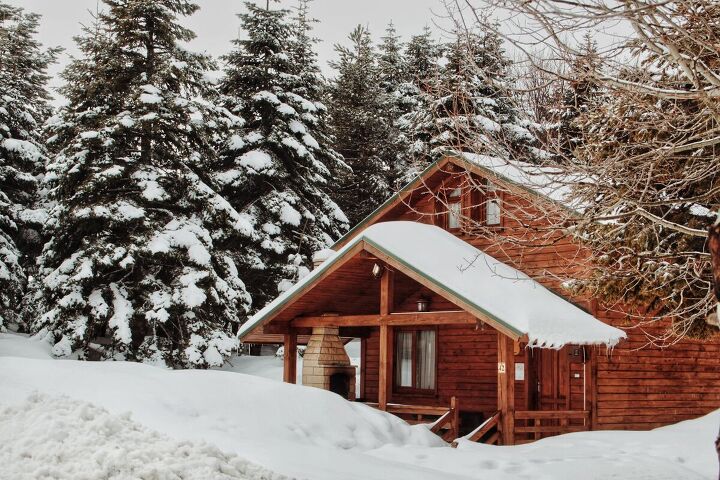 this canadian castaway is living off the grid in a diy cabin, Remote cabin in the snow