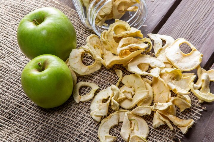 the best foods to dehydrate for long term storage, Dehydrated apples