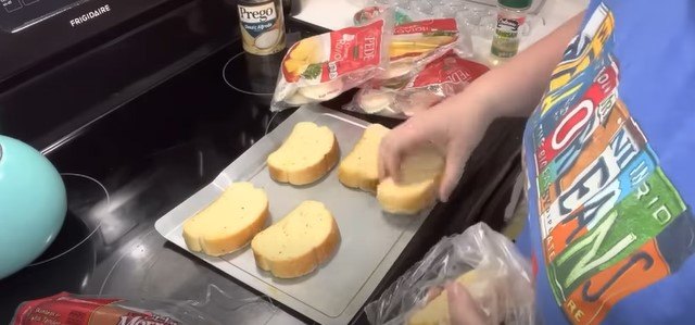 how to make low budget dollar tree meals with just 9, Texas toast