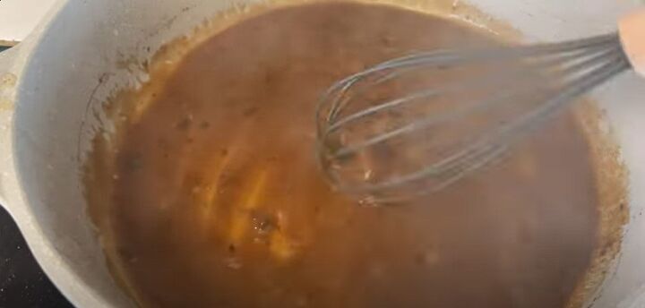 cheap meals around the world easy bangers mash recipe, Making the gravy