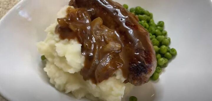 cheap meals around the world easy bangers mash recipe, Easy bangers and mash recipe