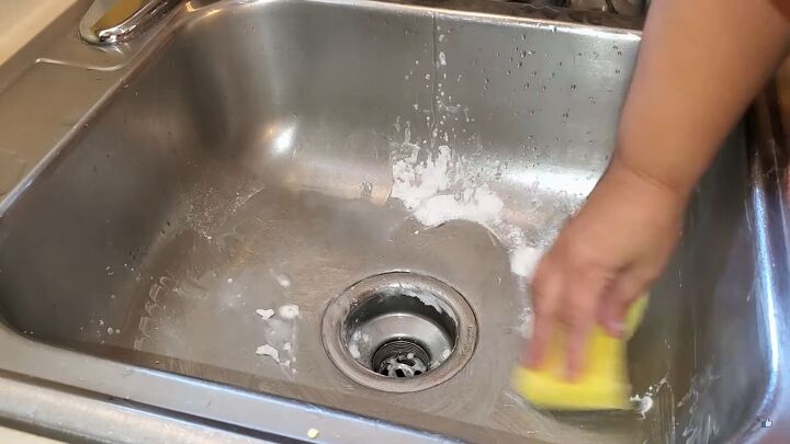 baking soda hacks, Cleaning a kitchen sink